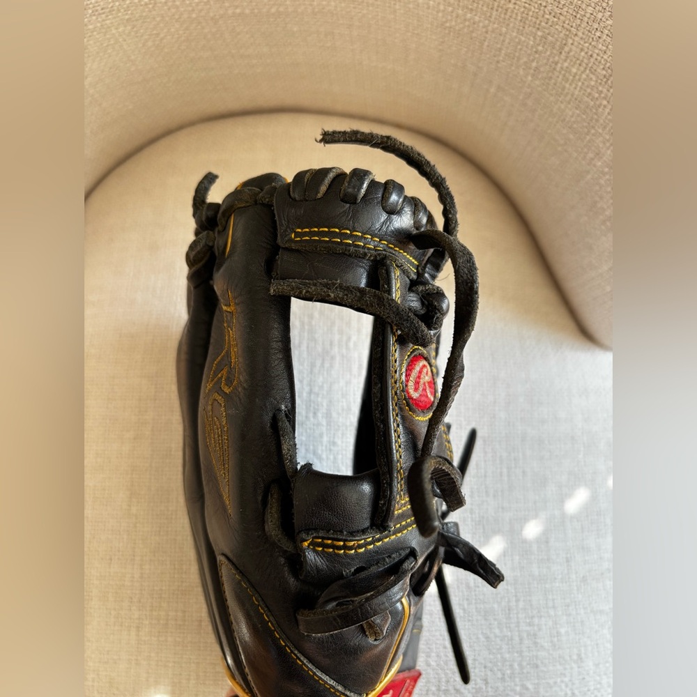 Rawlings 
R9204-2BG
11 1/2 inch - Picture 5 of 7
